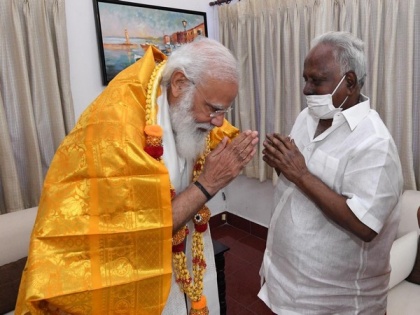 PM Modi meets spiritual leader Bangaru Adigalar in Chennai | PM Modi meets spiritual leader Bangaru Adigalar in Chennai
