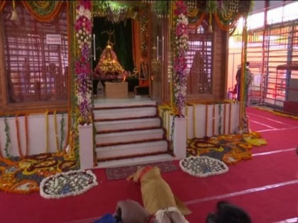PM Modi performs 'sashtang pranam' at Ram Janmabhoomi site in Ayodhya | PM Modi performs 'sashtang pranam' at Ram Janmabhoomi site in Ayodhya
