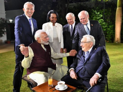 Modi meets Blair, Howard, Kissinger | Modi meets Blair, Howard, Kissinger