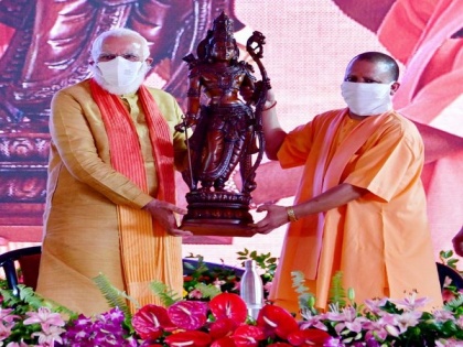 UP CM presents Lord Ram's idol to PM Modi in Ayodhya | UP CM presents Lord Ram's idol to PM Modi in Ayodhya