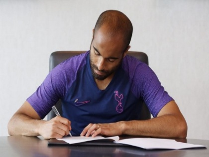 Lucas Moura signs contract extension at Tottenham | Lucas Moura signs contract extension at Tottenham
