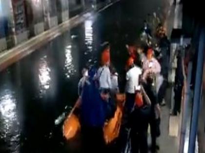 Two trains stuck between Masjid and Bhaykhala railway station in Mumbai, 55 passengers rescued | Two trains stuck between Masjid and Bhaykhala railway station in Mumbai, 55 passengers rescued