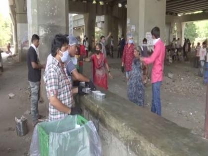Migrant labourers stuck in Mumbai plead with govt to send them home | Migrant labourers stuck in Mumbai plead with govt to send them home Migrant labourers stuck in Mumbai plead with govt to send them home | Migrant labourers stuck in Mumbai plead with govt to send them home