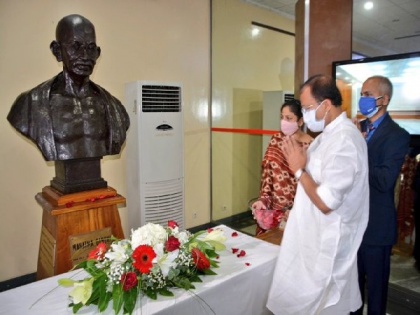 Muraleedharan thanks Senegal govt for installing Mahatma Gandhi's bust at African Renaissance Monument | Muraleedharan thanks Senegal govt for installing Mahatma Gandhi's bust at African Renaissance Monument