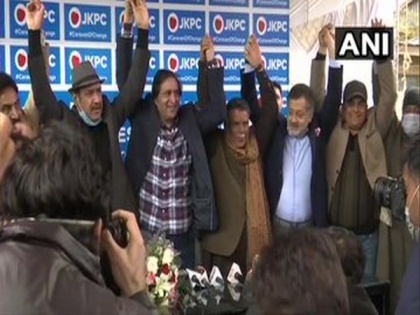 3 former PDP leaders join Sajjad Lone's People's Conference | 3 former PDP leaders join Sajjad Lone's People's Conference