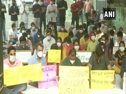 Resident doctors of NDMC Medical college on an indefinite hunger over non-payment of salaries | Resident doctors of NDMC Medical college on an indefinite hunger over non-payment of salaries