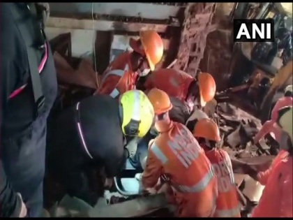 7 dead after 2 buildings collapse in Mumbai after heavy rain | 7 dead after 2 buildings collapse in Mumbai after heavy rain