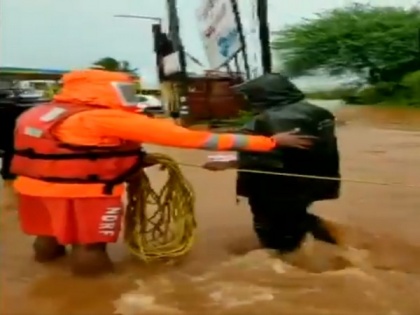 Maharashtra Flood: NDRF shifts people from Chikhali to safer locations amid flood due to rain | Maharashtra Flood: NDRF shifts people from Chikhali to safer locations amid flood due to rain