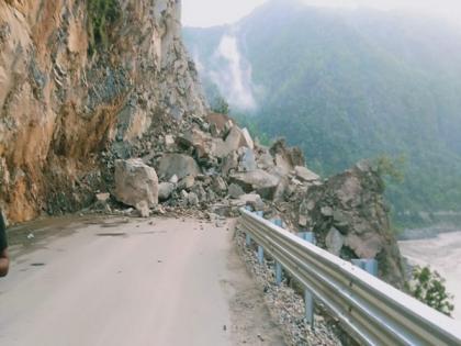 NH-58 blocked near Dehradun's Kodiyala due to debris, boulders | NH-58 blocked near Dehradun's Kodiyala due to debris, boulders