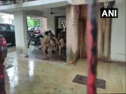 Antilia bomb scare case: NIA raids Shiv Sena leader Pradeep Sharma's residence | Antilia bomb scare case: NIA raids Shiv Sena leader Pradeep Sharma's residence