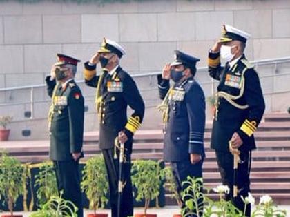 Chiefs of Navy, Army, Air Force pay homage at National War Memorial on Navy Day | Chiefs of Navy, Army, Air Force pay homage at National War Memorial on Navy Day Chiefs of Navy, Army, Air Force pay homage at National War Memorial on Navy Day | Chiefs of Navy, Army, Air Force pay homage at National War Memorial on Navy Day