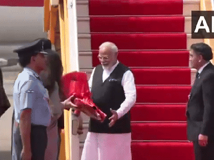 Prime Minister Narendra Modi arrives in Vientiane, Laos; accorded ceremonial Guard of Honour | Prime Minister Narendra Modi arrives in Vientiane, Laos; accorded ceremonial Guard of Honour Prime Minister Narendra Modi arrives in Vientiane, Laos; accorded ceremonial Guard of Honour | Prime Minister Narendra Modi arrives in Vientiane, Laos; accorded ceremonial Guard of Honour