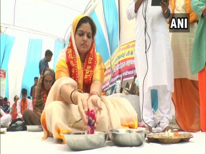 Kanpur: Dozens of women perform 'Pind Daan' under 'Beti Bachao Abhiyan' | Kanpur: Dozens of women perform 'Pind Daan' under 'Beti Bachao Abhiyan'