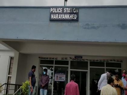Man who posed as cop, looted elderly arrested in Telangana | Man who posed as cop, looted elderly arrested in Telangana Man who posed as cop, looted elderly arrested in Telangana | Man who posed as cop, looted elderly arrested in Telangana