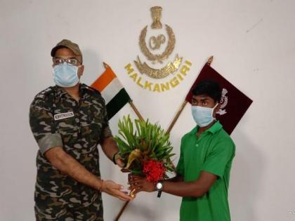 Naxal carrying Rs 2 lakh reward surrenders in Odisha's Malkangiri | Naxal carrying Rs 2 lakh reward surrenders in Odisha's Malkangiri Naxal carrying Rs 2 lakh reward surrenders in Odisha's Malkangiri | Naxal carrying Rs 2 lakh reward surrenders in Odisha's Malkangiri