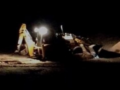 COVID-19 bodies being disposed of using JCB machine in Nellore went viral, inquiry ordered | COVID-19 bodies being disposed of using JCB machine in Nellore went viral, inquiry ordered