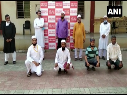 Nine arrested for offering prayers in mosque in Vadodara despite lockdown | Nine arrested for offering prayers in mosque in Vadodara despite lockdown