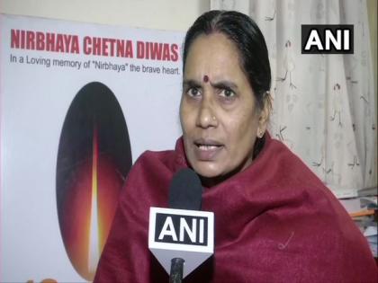 Hopeful that curative pleas of convicts will be rejected, says Nirbhaya's mother | Hopeful that curative pleas of convicts will be rejected, says Nirbhaya's mother
