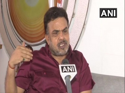 Live in the present to avoid political blunders, Sanjay Nirupam advises Jitendra Awhad | Live in the present to avoid political blunders, Sanjay Nirupam advises Jitendra Awhad