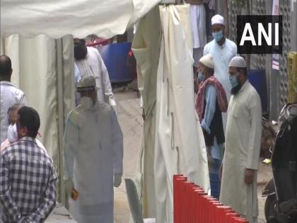 Police cordon off parts of Nizamuddin as people show symptoms of COVID-19 after religious gathering | Police cordon off parts of Nizamuddin as people show symptoms of COVID-19 after religious gathering