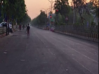 Noida witnesses empty roads, low footfall due to COVID-induced Sunday lockdown | Noida witnesses empty roads, low footfall due to COVID-induced Sunday lockdown