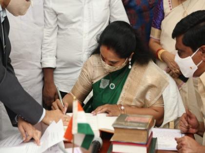 TRS leader Kavitha takes oath as Nizamabad MLC | TRS leader Kavitha takes oath as Nizamabad MLC TRS leader Kavitha takes oath as Nizamabad MLC | TRS leader Kavitha takes oath as Nizamabad MLC