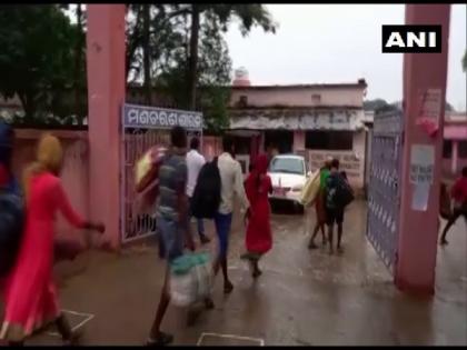 Cyclone Yaas: Locals evacuated to shelter homes in Odisha's Jagatsinghpur | Cyclone Yaas: Locals evacuated to shelter homes in Odisha's Jagatsinghpur
