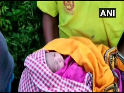 Fire service personnel in Odisha help pregnant woman deliver, move her to hospital | Fire service personnel in Odisha help pregnant woman deliver, move her to hospital