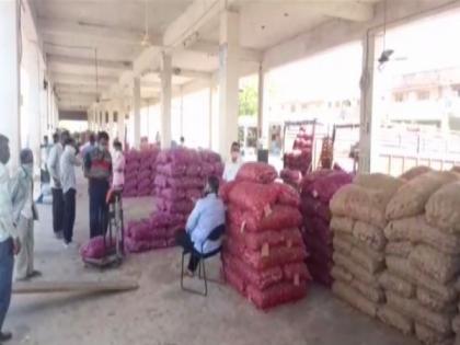 Farmers face financial burden as onion prices slump in Rajasthan's Jodhpur | Farmers face financial burden as onion prices slump in Rajasthan's Jodhpur