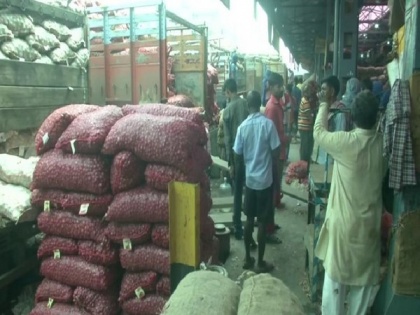 Monsoon fury: Onion prices surge in Delhi, Bihar | Monsoon fury: Onion prices surge in Delhi, Bihar