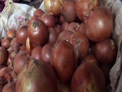 WB: Imported onions arrive at Asansol markets, get mixed reactions from public | WB: Imported onions arrive at Asansol markets, get mixed reactions from public