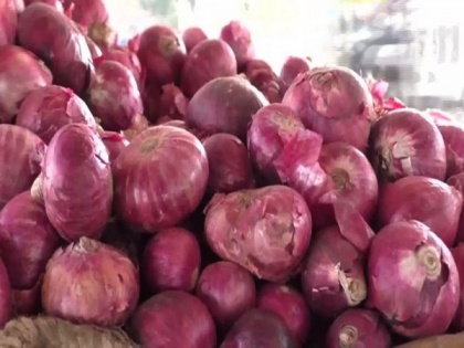 Two held for stealing 550 kgs onion in Pune | Two held for stealing 550 kgs onion in Pune