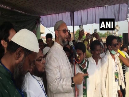 PM Modi, Mamata are two sides of same coin, says Owaisi | PM Modi, Mamata are two sides of same coin, says Owaisi