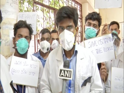 Hyderabad: Junior doctors of Osmania Hospital protest over lack of medical facilities | Hyderabad: Junior doctors of Osmania Hospital protest over lack of medical facilities