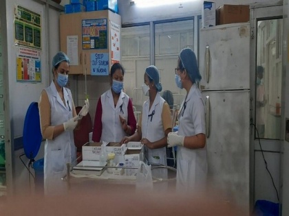 Safdarjung hospital nursing staff start protest against outsourcing of nurses | Safdarjung hospital nursing staff start protest against outsourcing of nurses