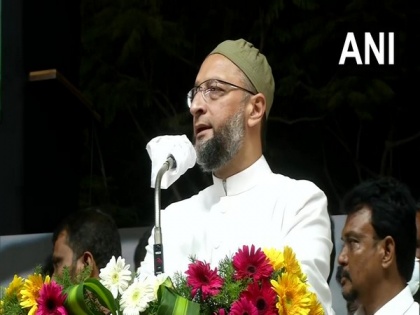 Owaisi launches COVID-19 helpline by Majlis Trust, slams BJOwaisi launches COVID-19 helpline by Majlis TrustP-led government | Owaisi launches COVID-19 helpline by Majlis Trust, slams BJOwaisi launches COVID-19 helpline by Majlis TrustP-led government