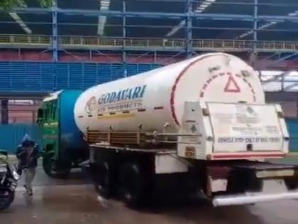 Odisha continues transporting oxygen amidst cyclone Yaas | Odisha continues transporting oxygen amidst cyclone Yaas