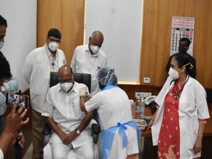 NCP Chief Sharad Pawar takes first dose of Covid-19 vaccine | NCP Chief Sharad Pawar takes first dose of Covid-19 vaccine