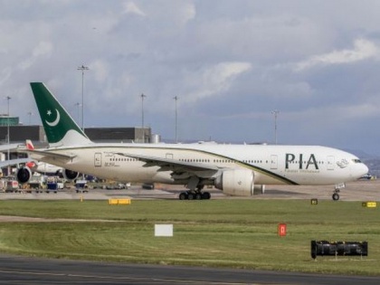 Jeddah-bound PIA flight makes emergency landing at Lahore airport | Jeddah-bound PIA flight makes emergency landing at Lahore airport