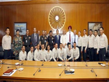 Rajnath Singh interacts with Tiranga Mountain Rescue team, lauds them for saving lives of Army personnel | Rajnath Singh interacts with Tiranga Mountain Rescue team, lauds them for saving lives of Army personnel Rajnath Singh interacts with Tiranga Mountain Rescue team, lauds them for saving lives of Army personnel | Rajnath Singh interacts with Tiranga Mountain Rescue team, lauds them for saving lives of Army personnel