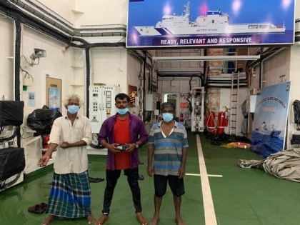 3 stranded fishermen off Kannur rescued by Indian Coast Guard | 3 stranded fishermen off Kannur rescued by Indian Coast Guard