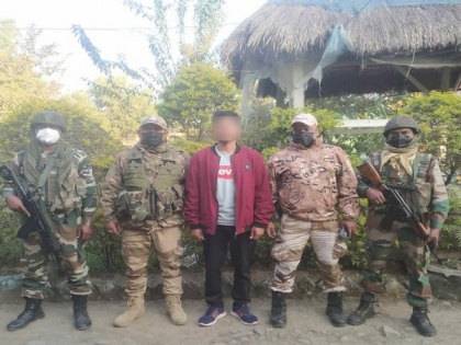 Assam Rifles apprehends PLA terrorist in Manipur | Assam Rifles apprehends PLA terrorist in Manipur