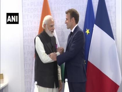 PM Modi meets French President on sidelines of G20 in Rome | PM Modi meets French President on sidelines of G20 in Rome