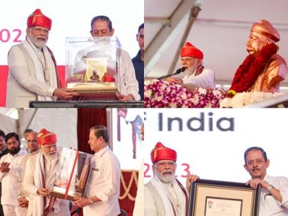 PM Modi conferred Lokmanya Tilak award, donates it to Ganga project | PM Modi conferred Lokmanya Tilak award, donates it to Ganga project