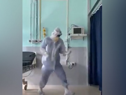Clad in PPE, Assam doctor dances to cheer up COVID-19 patients | Clad in PPE, Assam doctor dances to cheer up COVID-19 patients