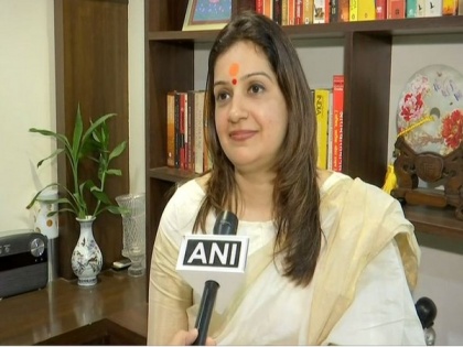 Priyanka Chaturvedi urges Harsh Vardhan to rope in private hospitals in COVID-19 immunisation drive | Priyanka Chaturvedi urges Harsh Vardhan to rope in private hospitals in COVID-19 immunisation drive