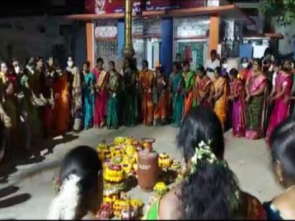 Telangana: Celebrating 'Bathukamma' festival, women stage protest against LPG cylinder price hike | Telangana: Celebrating 'Bathukamma' festival, women stage protest against LPG cylinder price hike
