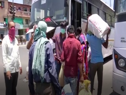Pune Mayor arranges transport for migrants to return to Chhattisgarh | Pune Mayor arranges transport for migrants to return to Chhattisgarh