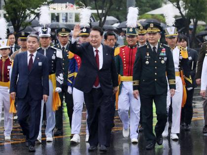 S.Korean President's approval rating drops to lowest since May | S.Korean President's approval rating drops to lowest since May