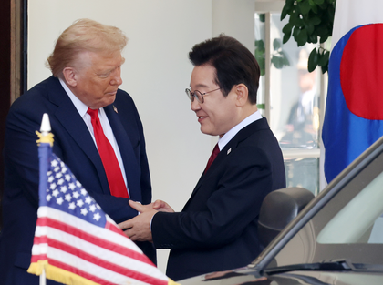 US to begin applying tariff on Japanese automakers, Korean cars subject to 25 pc levy | US to begin applying tariff on Japanese automakers, Korean cars subject to 25 pc levy